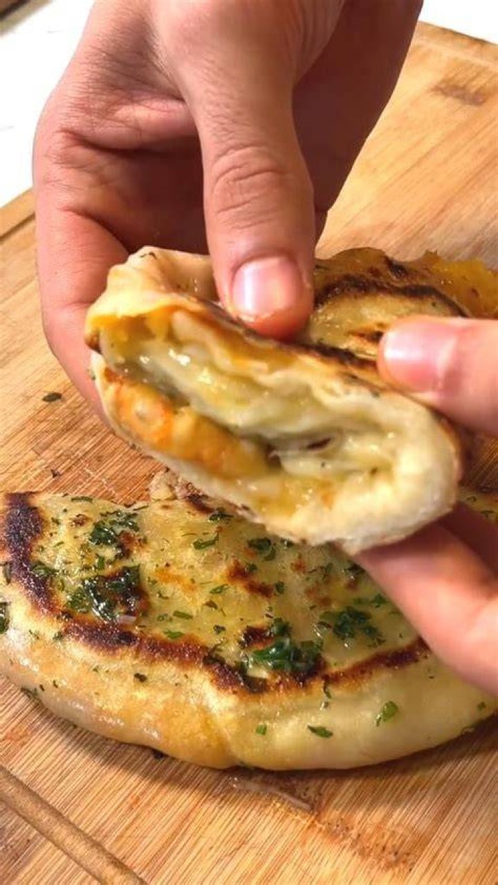 :stuffed_flatbread: